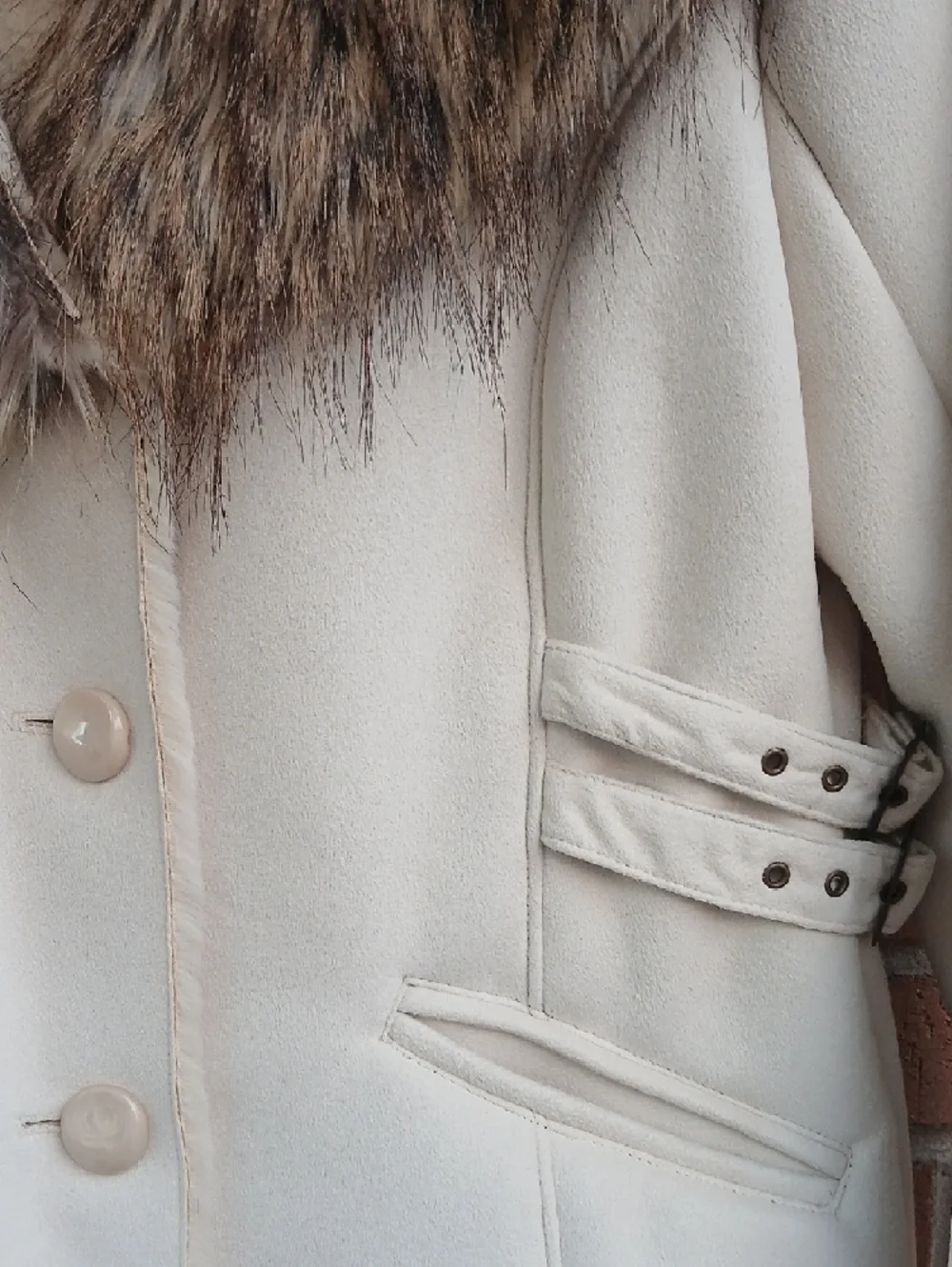 Pamela McCoy Cream Jacket with Brown Faux Fur Collar - Picture 5 of 11